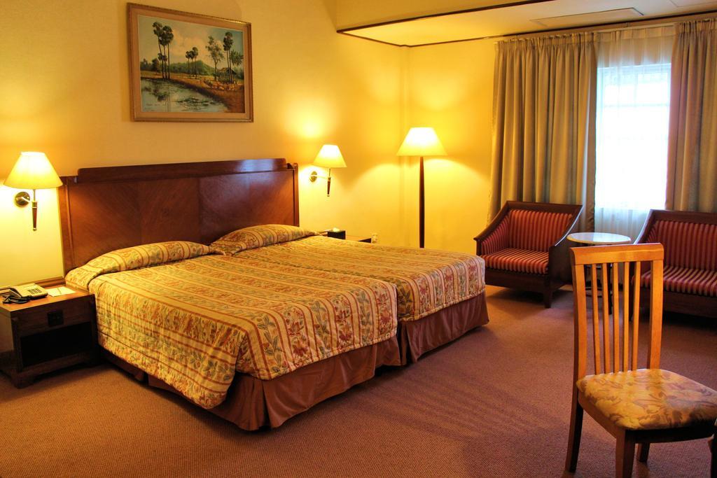Holiday Villa Hotel City Centre بنوم بنه المظهر الخارجي الصورة
